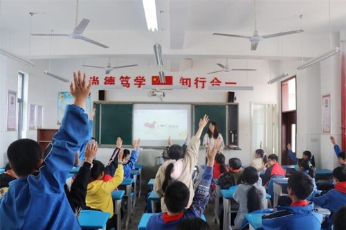 德赢ac米兰官方合作vwin:一堂别开生面的“双语”思政课