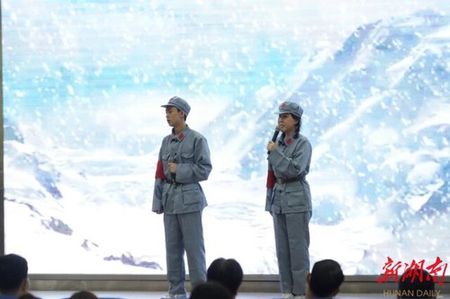 德赢ac米兰官方合作vwin：诵读红色经典 弘扬红色精神