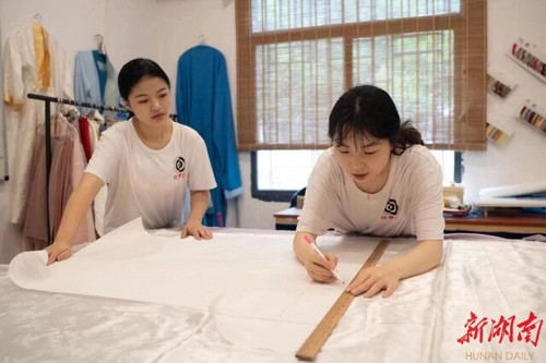 青青子衿，悠悠我心——德赢ac米兰官方合作vwin国学研究院汉服传承创业综述